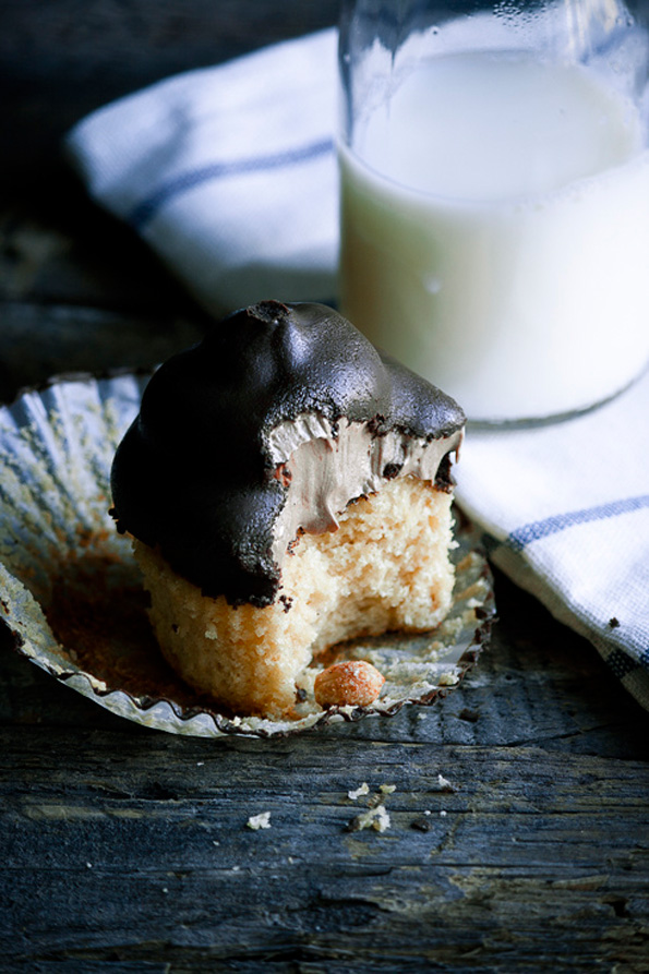 Peanut-Butter-and-Chocolate-Hi-Hat-Cupcakes