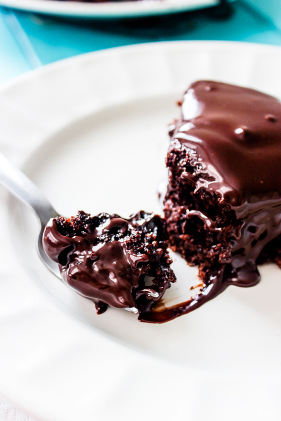 Chocolate-Cake-with-Chocolate-Ganache
