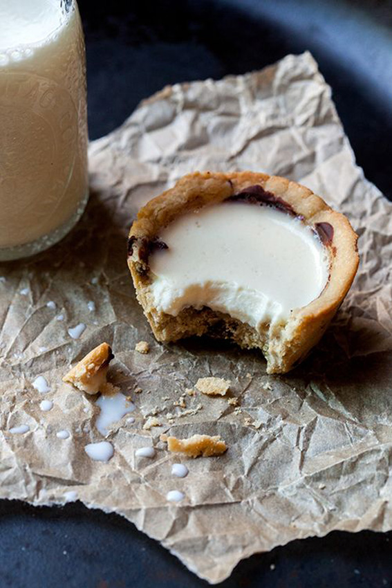 Chocolate-Chip-Cookie-Cups-with-Panna-Cotta-Milk